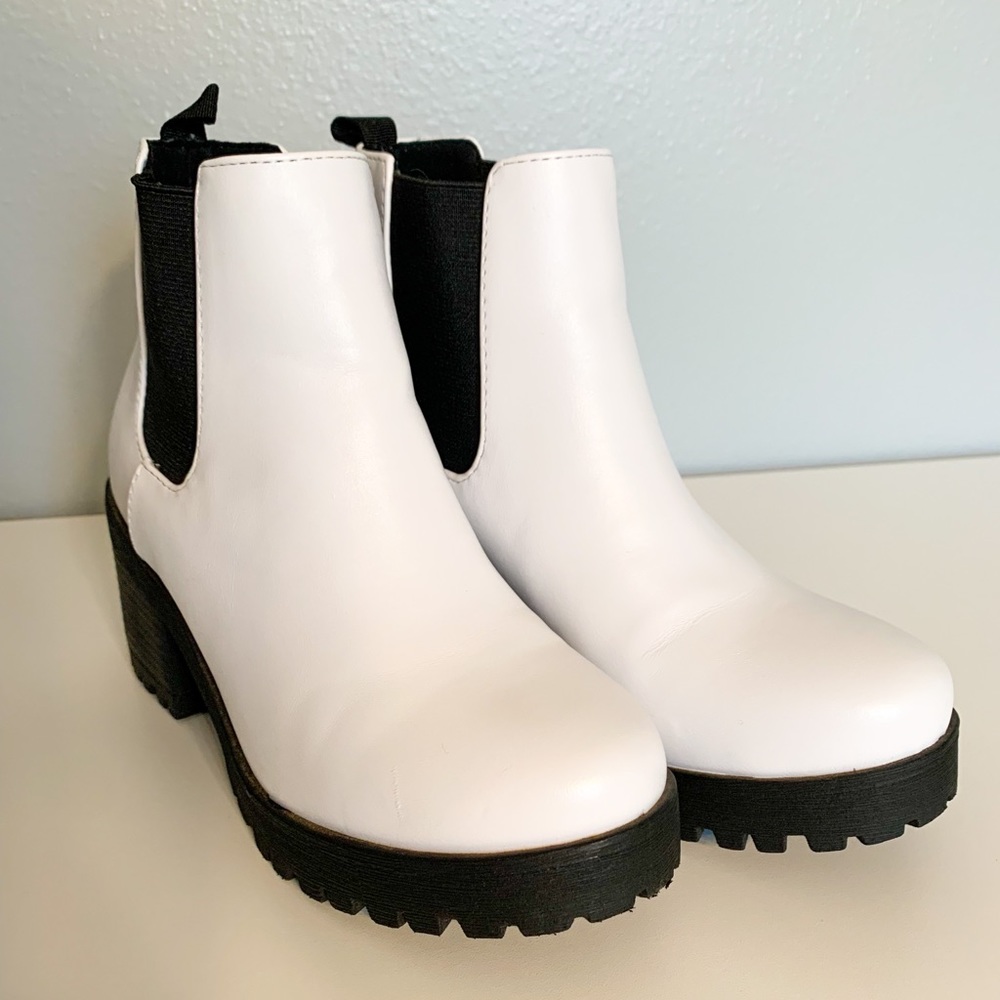 Soda Boots | black and white | size 6.5 | chunky heel